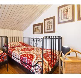 4 bedroom villa with pool in Maslinica, sleeps 8